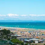 Daire Lovely Flat Just 400mt From The Sea *