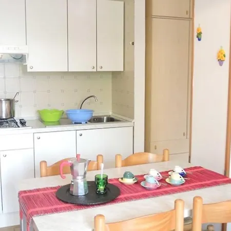 Apartment Lovely Flat Just 400m From The