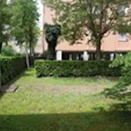 Apartment Lovely Flat Just 400m From The
