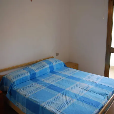 Daire Lovely Flat Just 400mt From The Sea